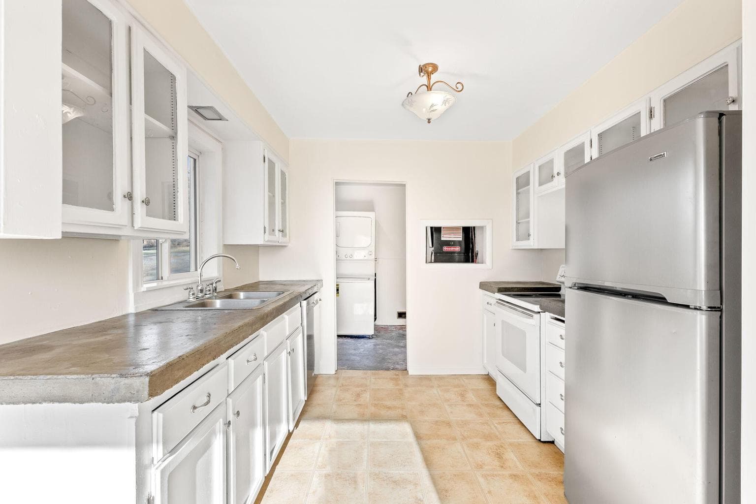 Photo of 142 NW Lee Street 11 of 42