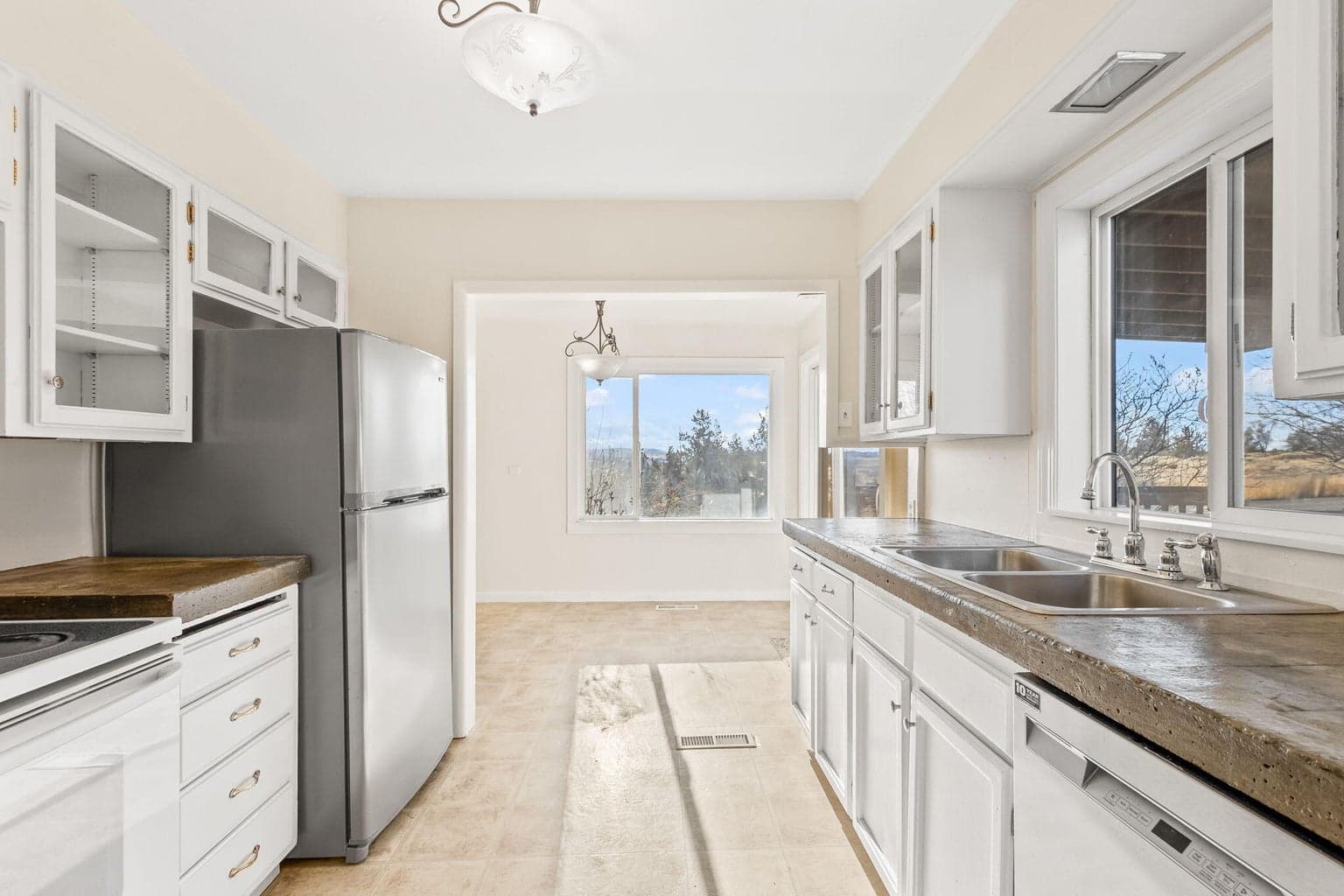 Photo of 142 NW Lee Street 12 of 42