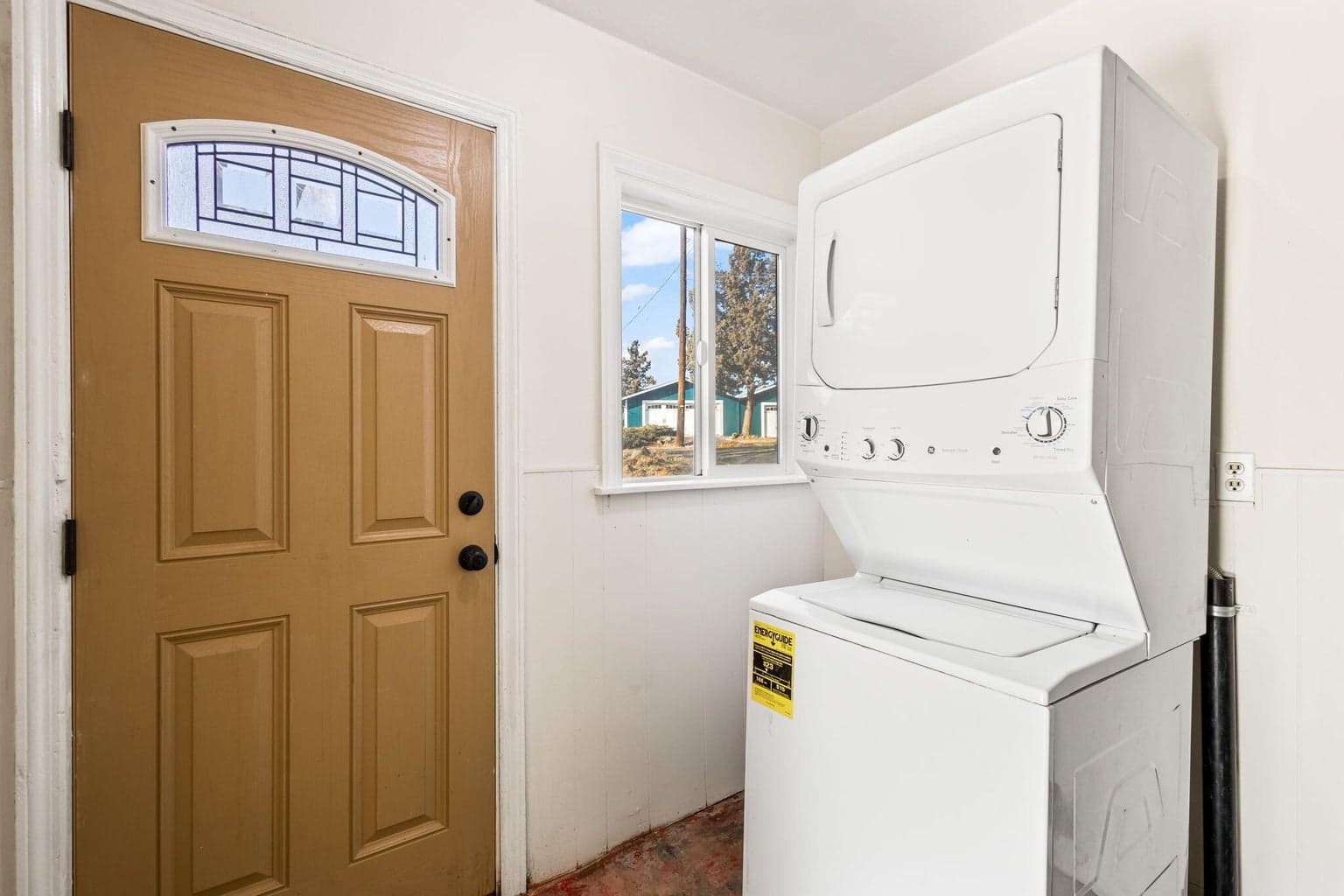 Photo of 142 NW Lee Street 15 of 42