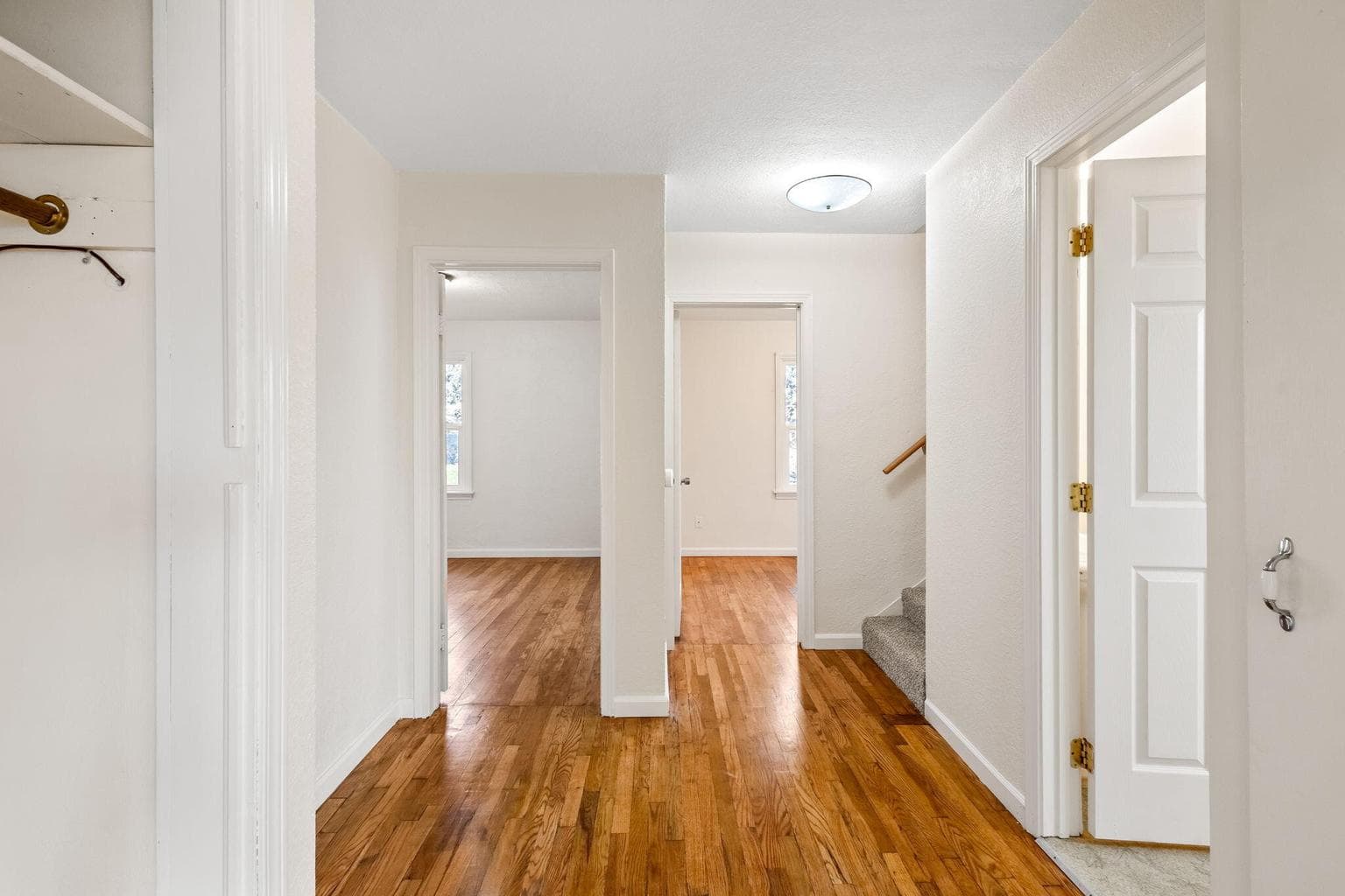 Photo of 142 NW Lee Street 16 of 42