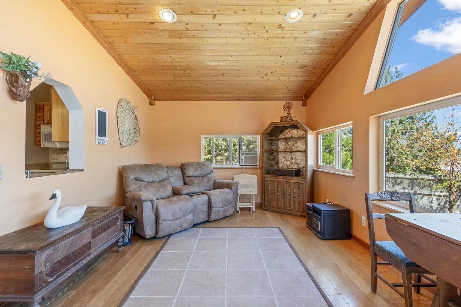 Photo of 5110 SE Jerry Drive 8 of 33