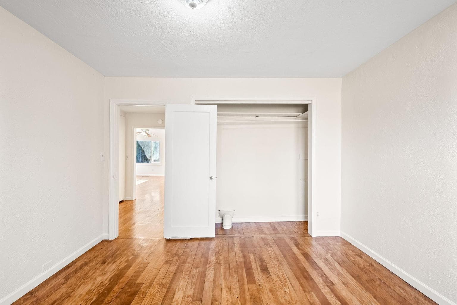 Photo of 142 NW Lee Street 18 of 42
