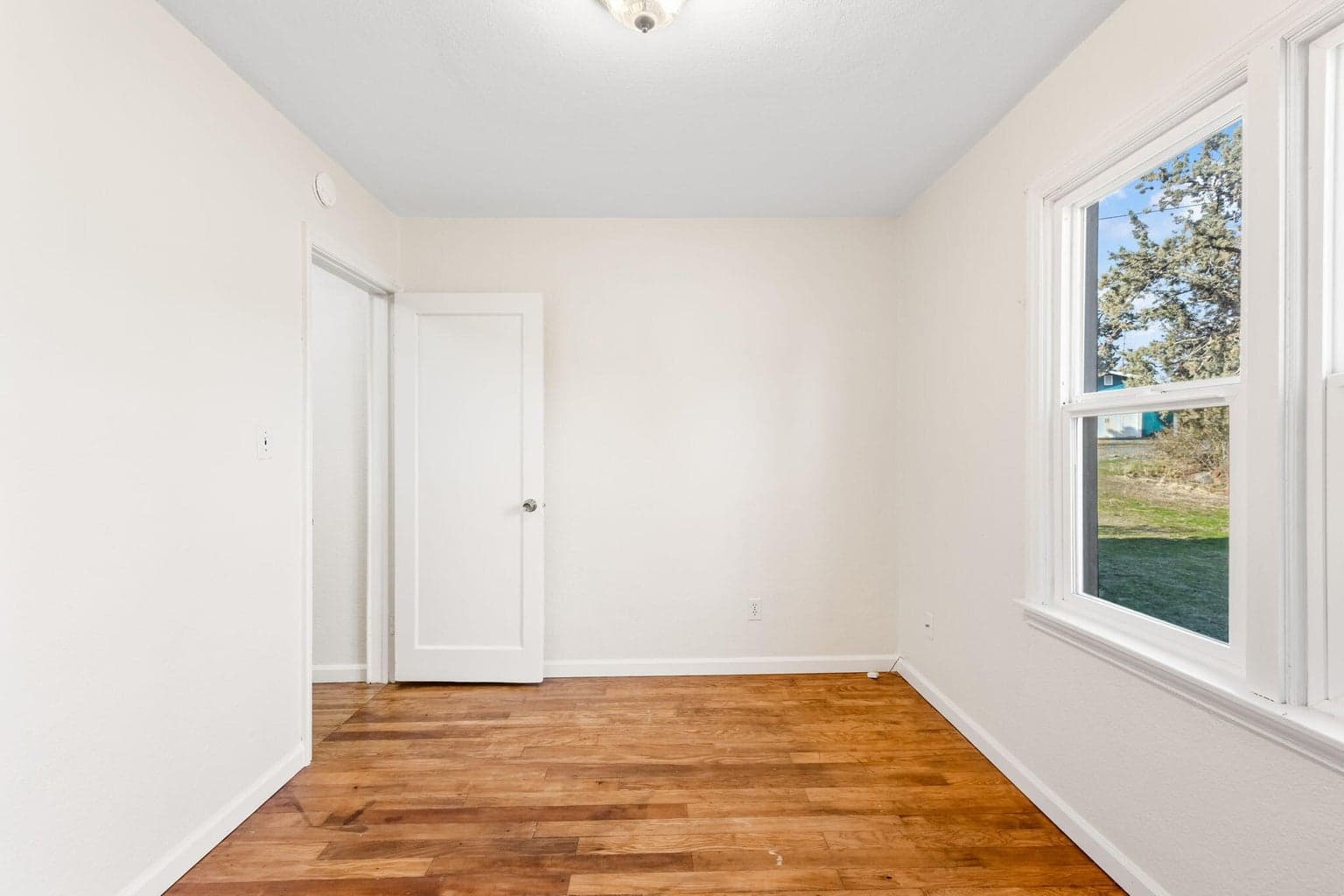 Photo of 142 NW Lee Street 22 of 42