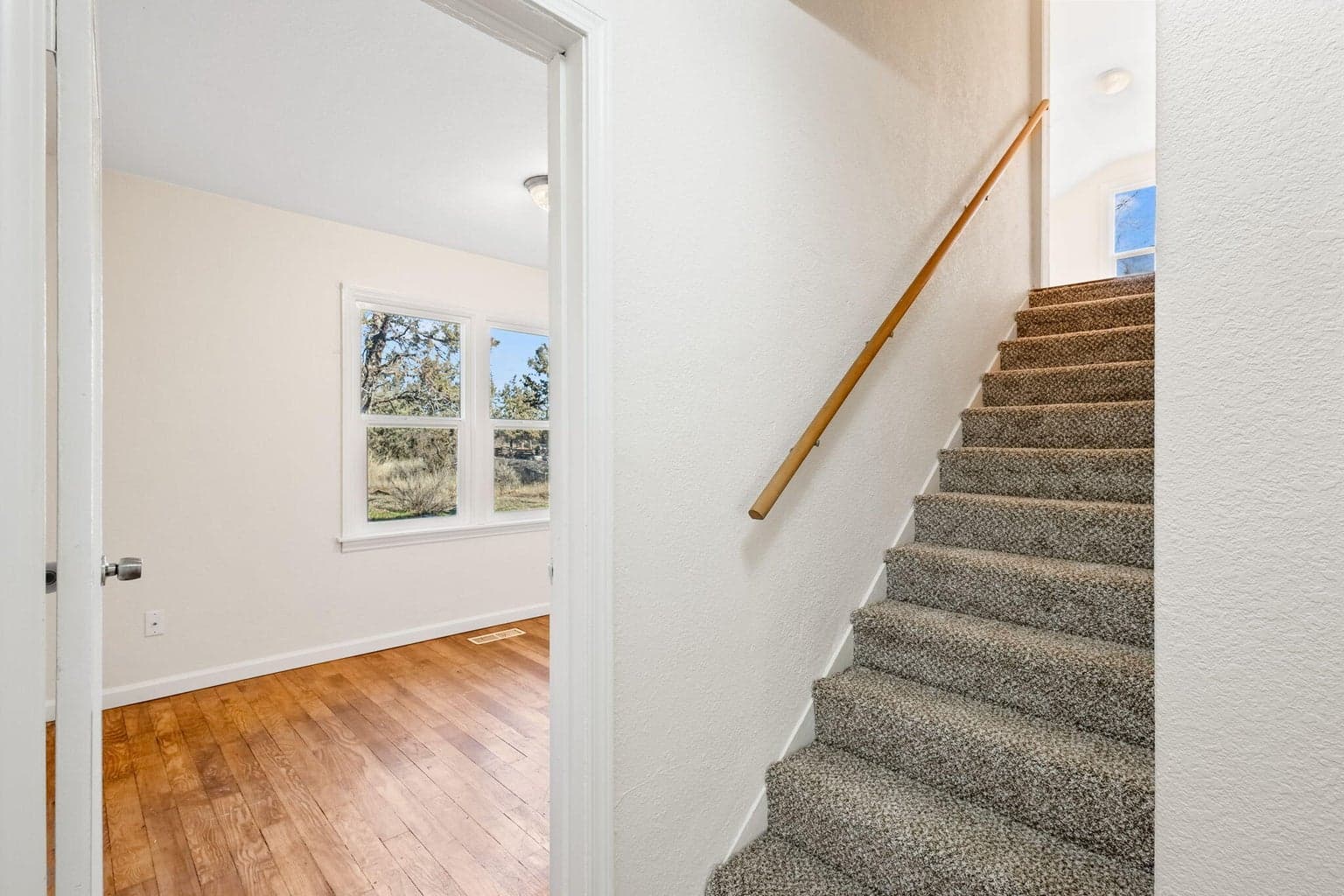 Photo of 142 NW Lee Street 23 of 42