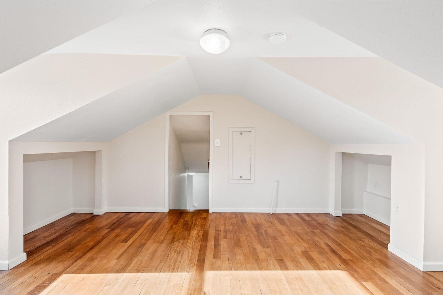 Photo of 142 NW Lee Street 25 of 42