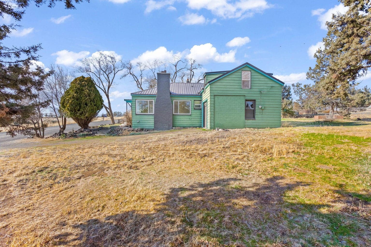 Photo of 142 NW Lee Street 28 of 42