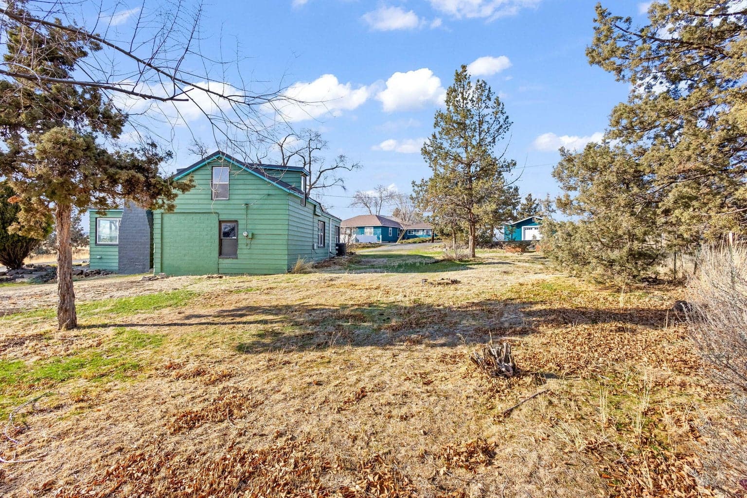 Photo of 142 NW Lee Street 29 of 42