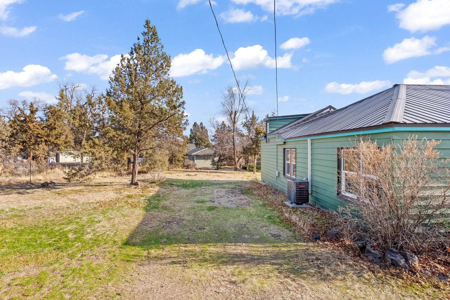 Photo of 142 NW Lee Street 31 of 42