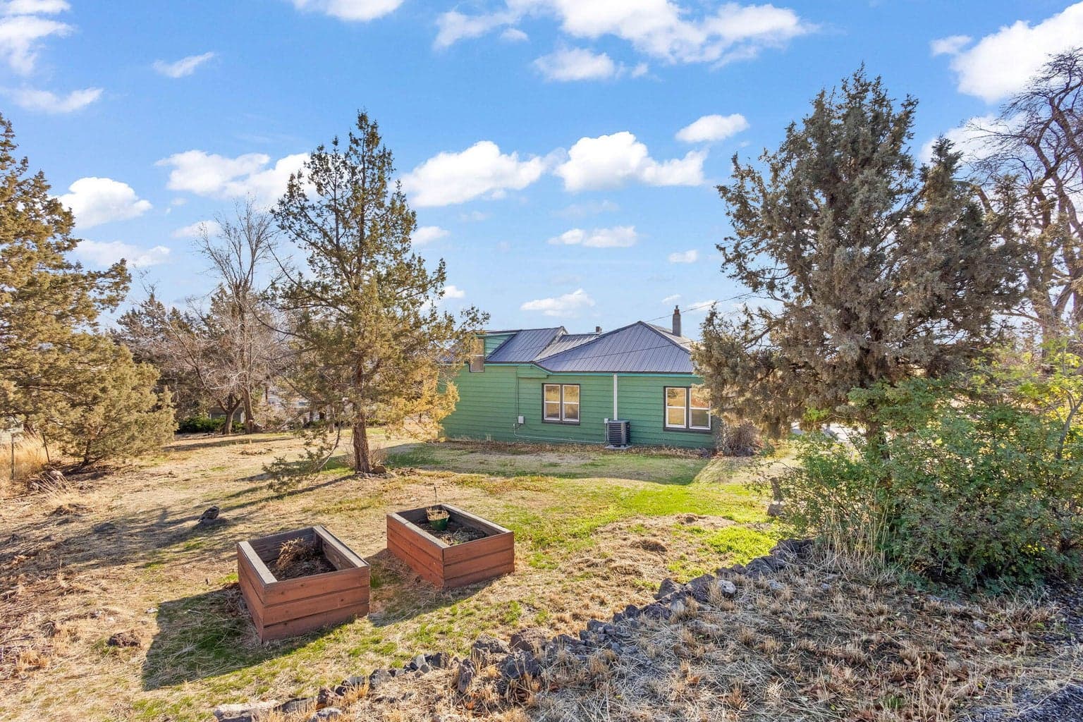 Photo of 142 NW Lee Street 32 of 42