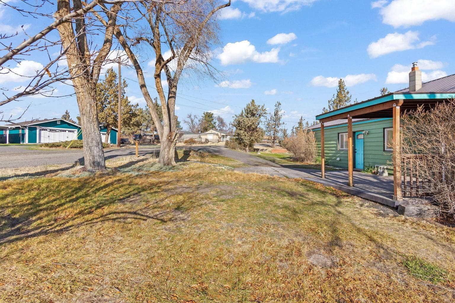Photo of 142 NW Lee Street 33 of 42