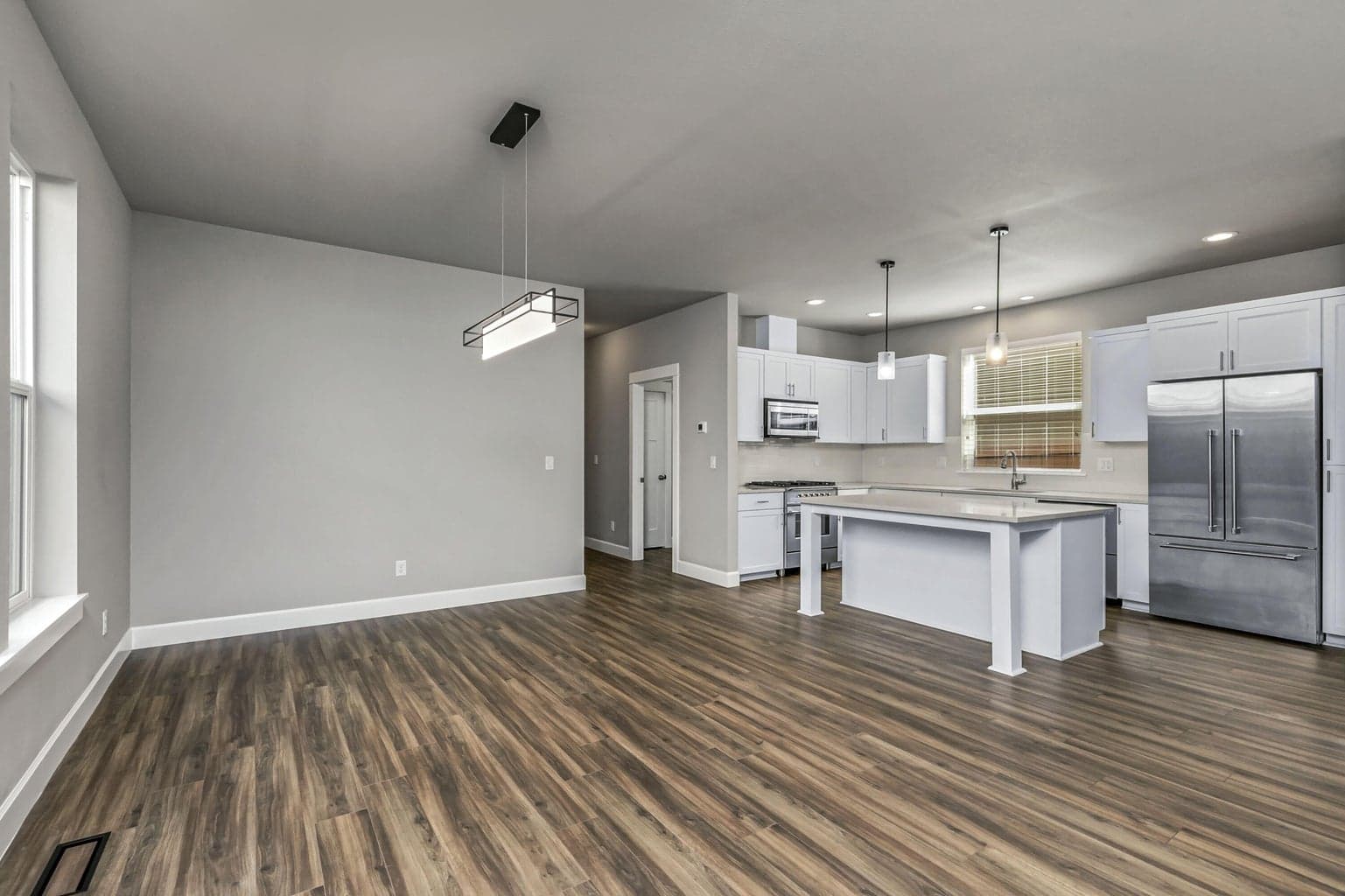 Photo of 1048 E Black Butte Avenue 12 of 23