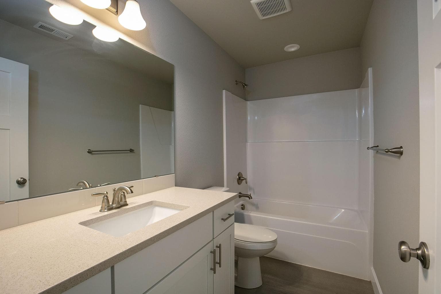Photo of 1048 E Black Butte Avenue 19 of 23