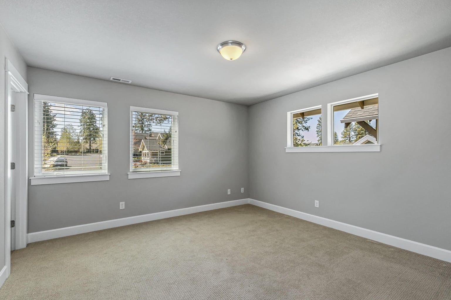 Photo of 1048 E Black Butte Avenue 20 of 23
