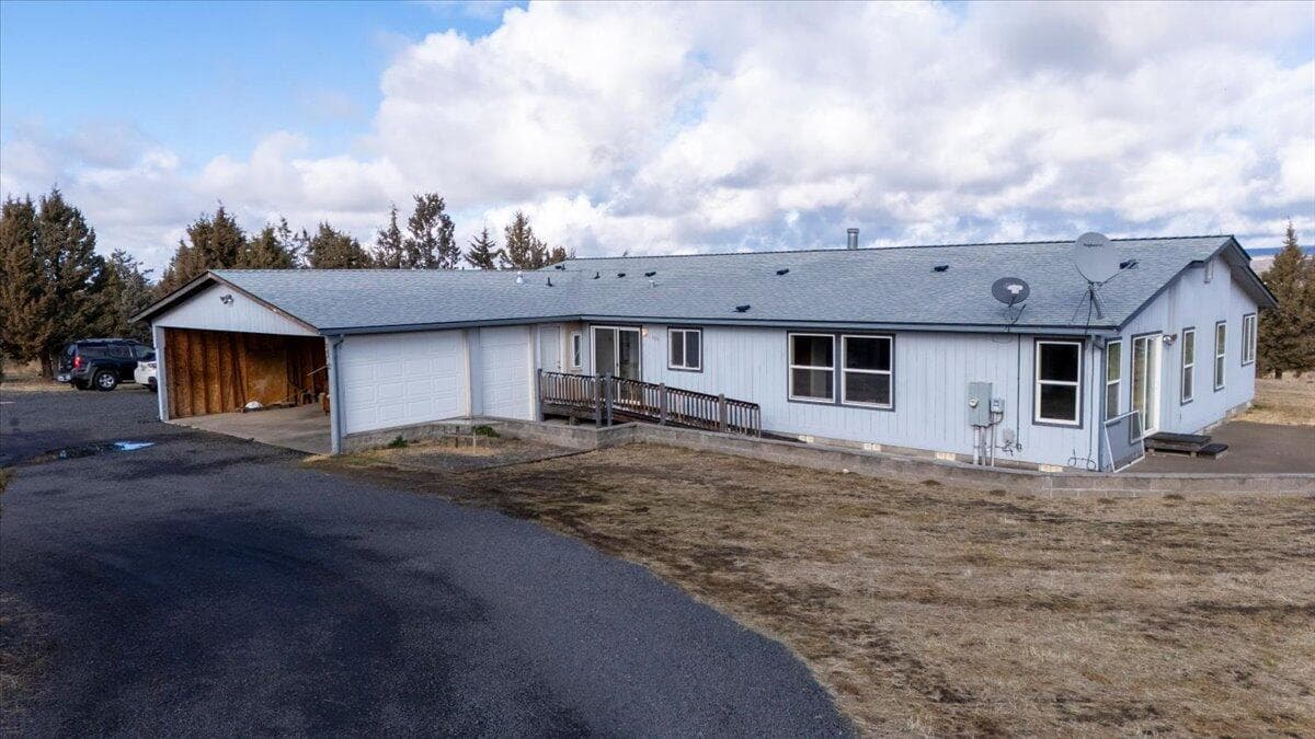 Photo of 6199 SE Glock Street 38 of 46