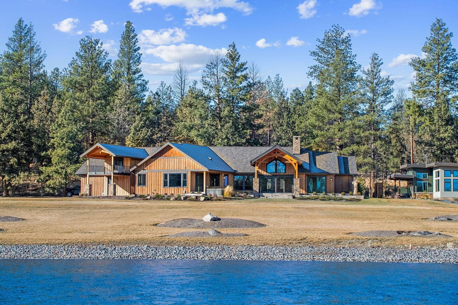 Photo of 63420 Shoreline 2 of 63