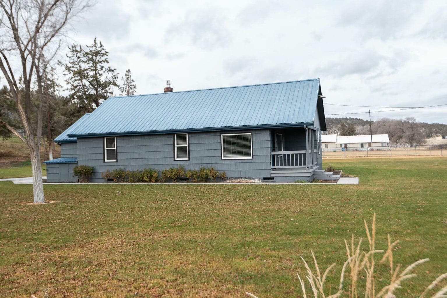 Photo of 4276 NW Oneil Highway 7 of 35