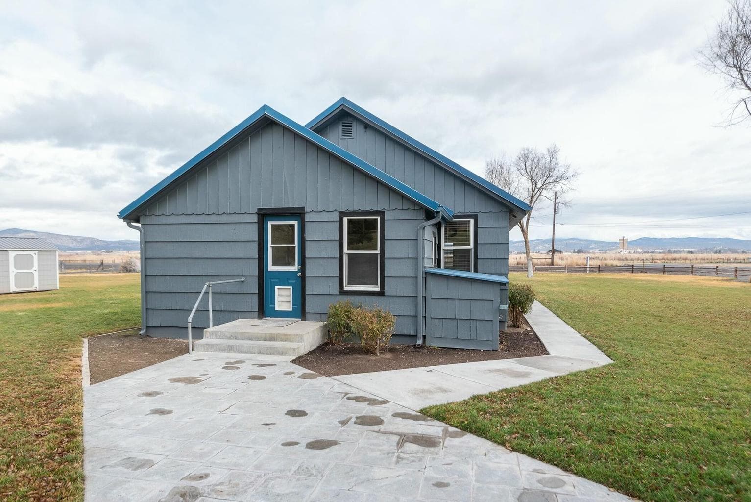 Photo of 4276 NW Oneil Highway 9 of 35