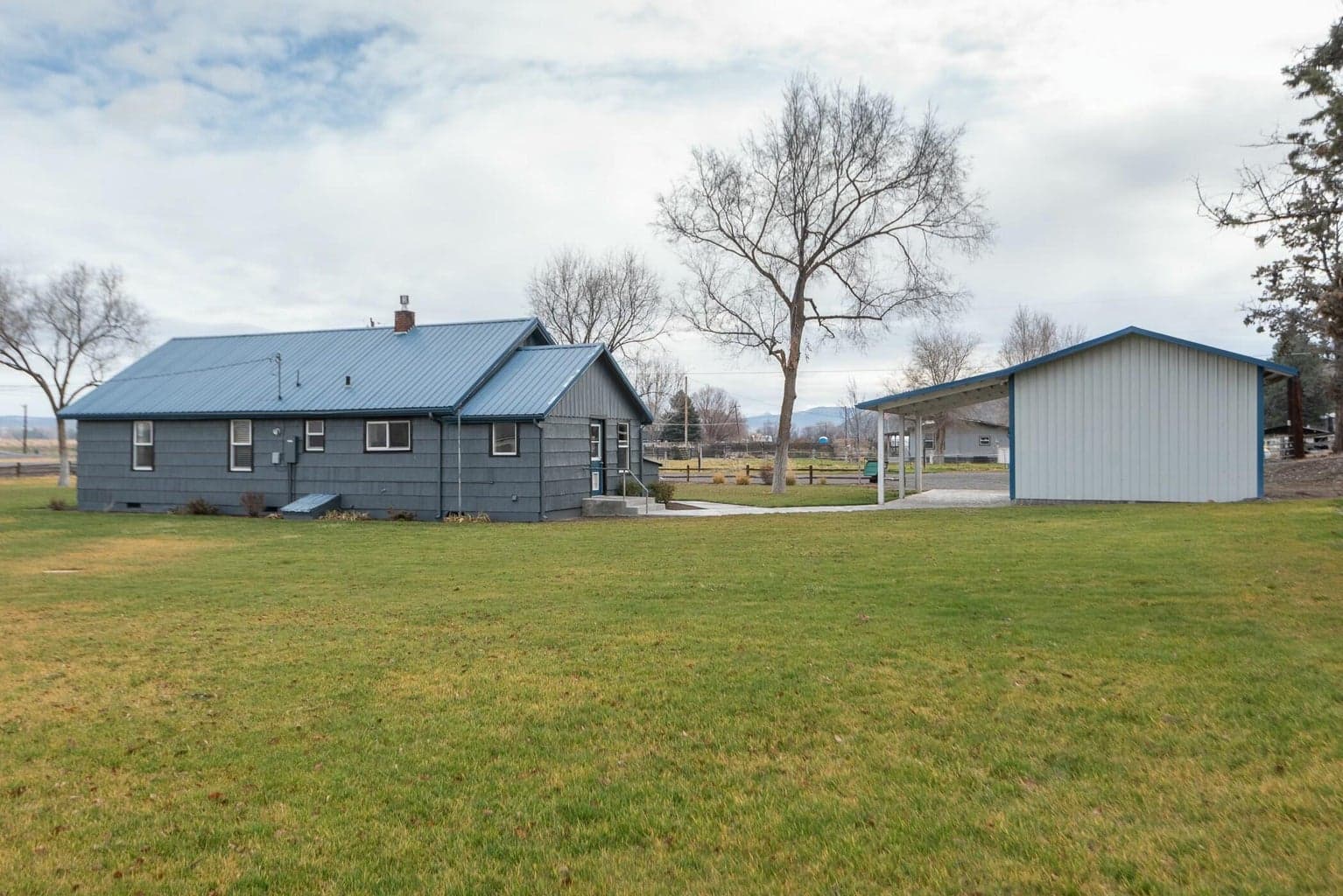 Photo of 4276 NW Oneil Highway 13 of 35