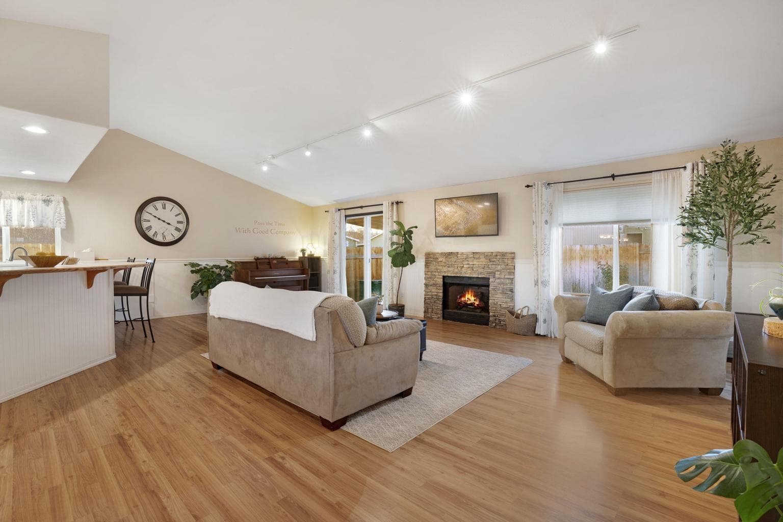 Photo of 927 19th 5 of 36