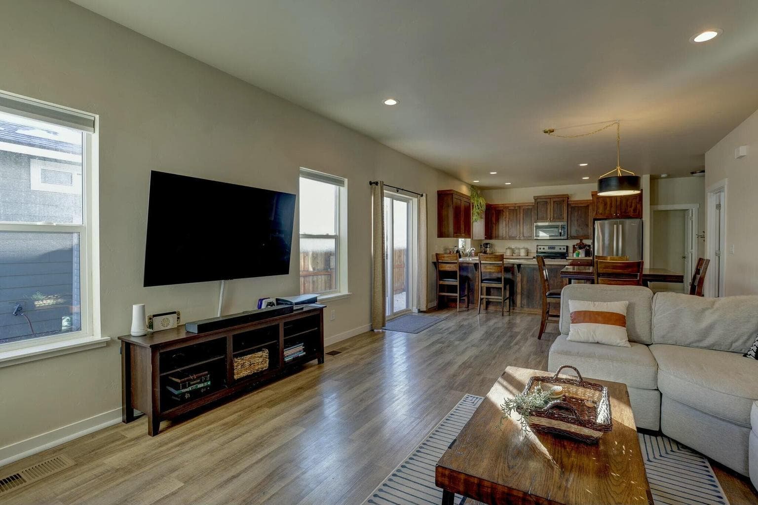 Photo of 16479 Betty Drive 6 of 37