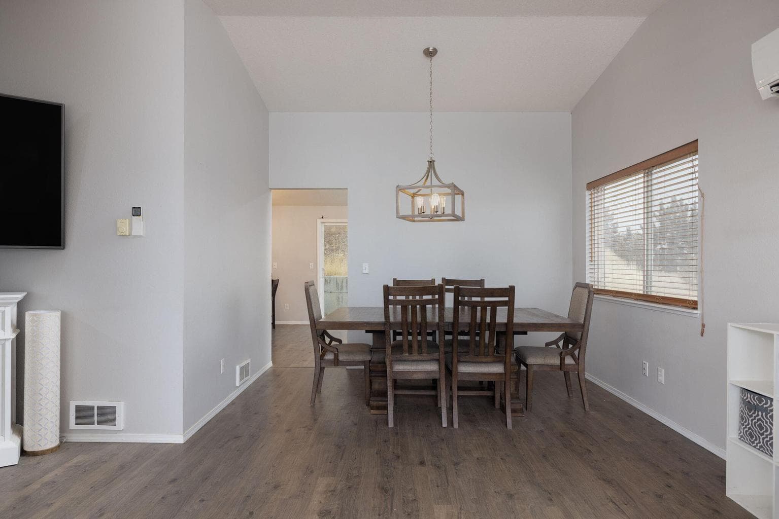 Photo of 590 SW H Street 8 of 20