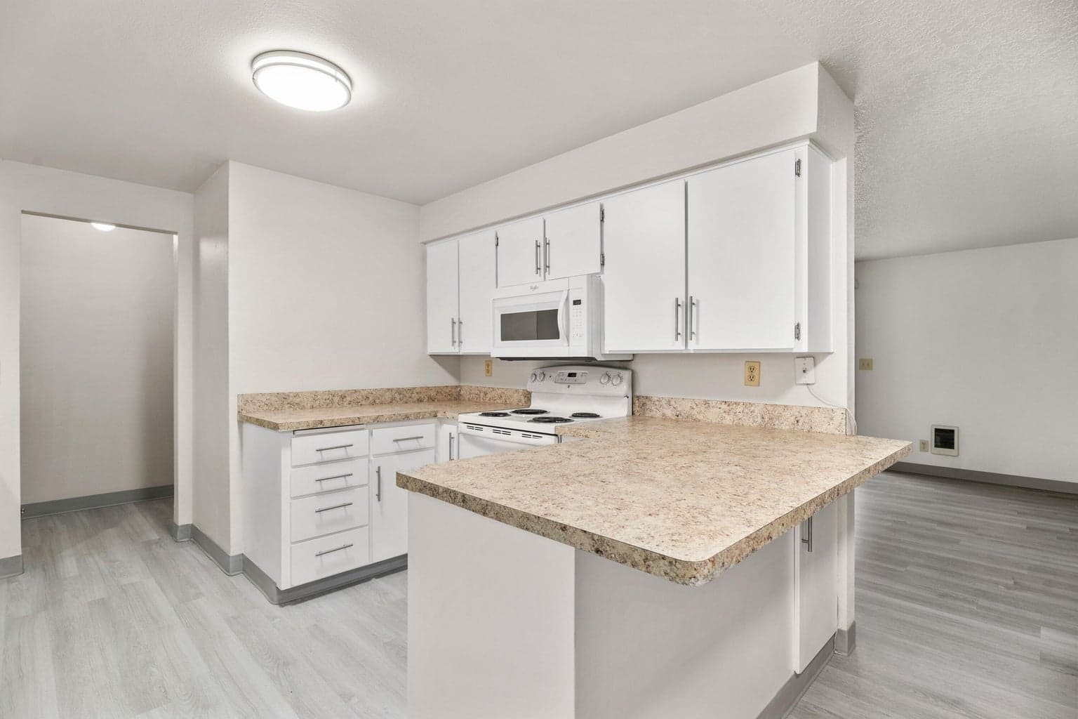 Photo of 2673 SW Evergreen Avenue 10 of 26