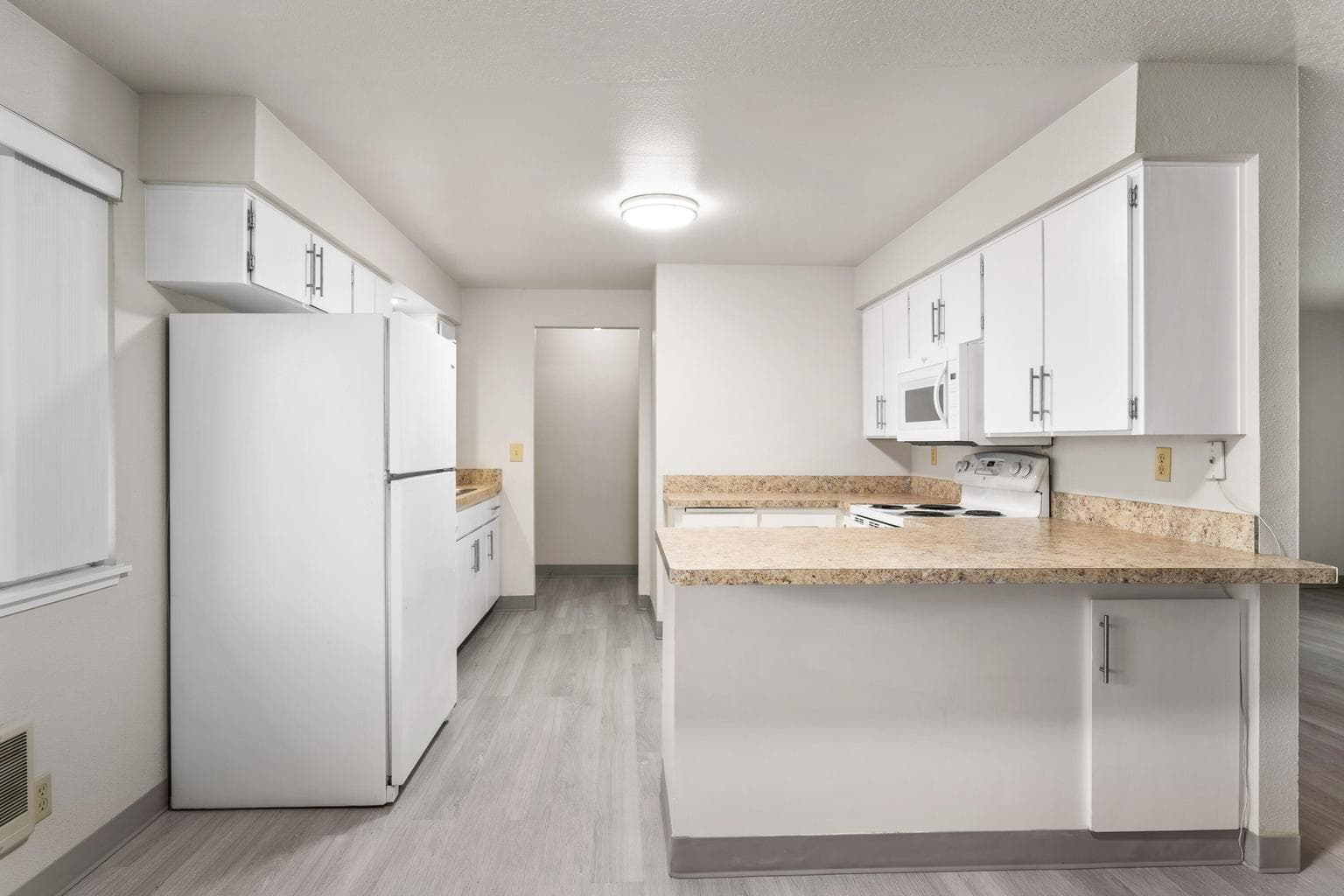 Photo of 2673 SW Evergreen Avenue 11 of 26