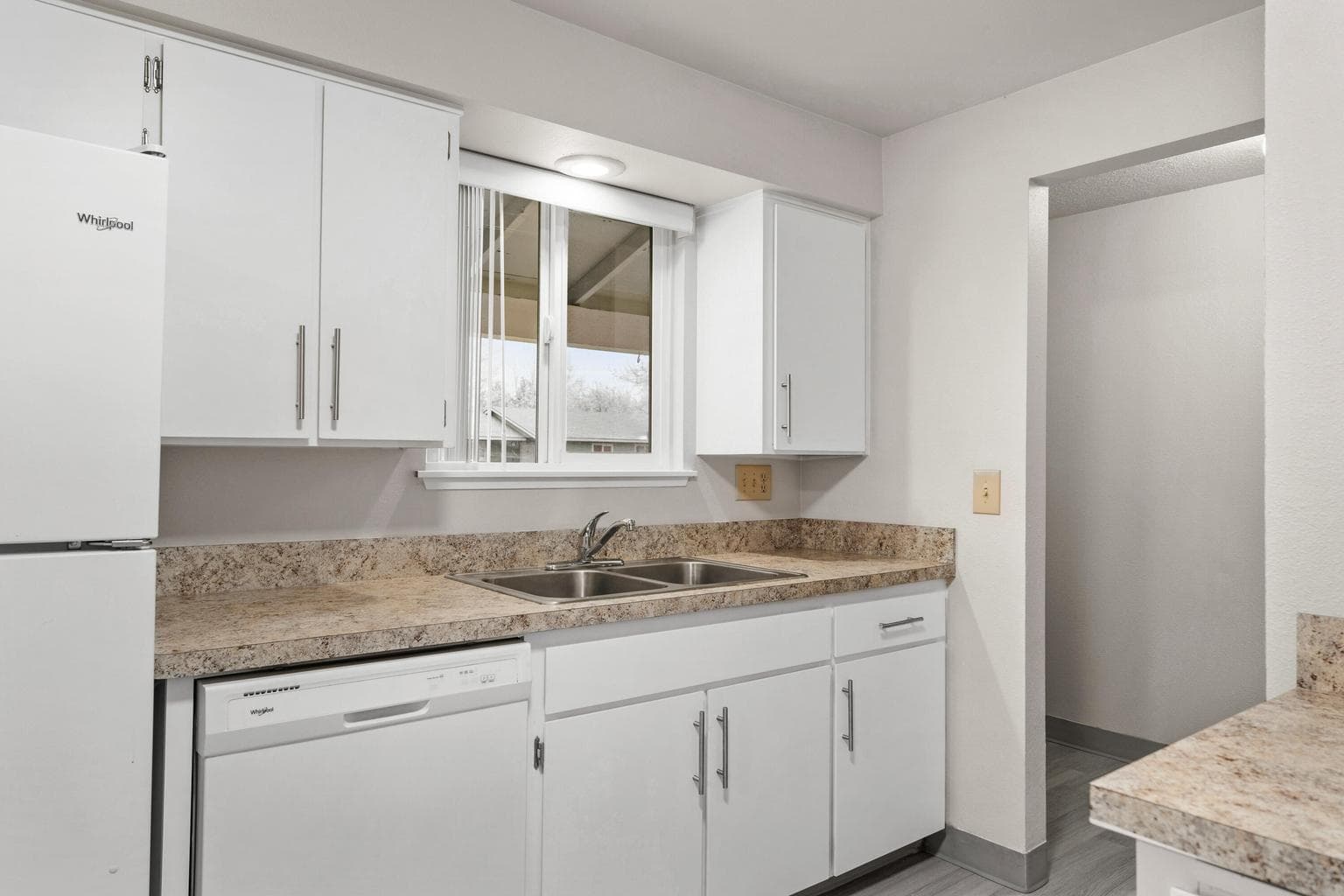 Photo of 2673 SW Evergreen Avenue 12 of 26