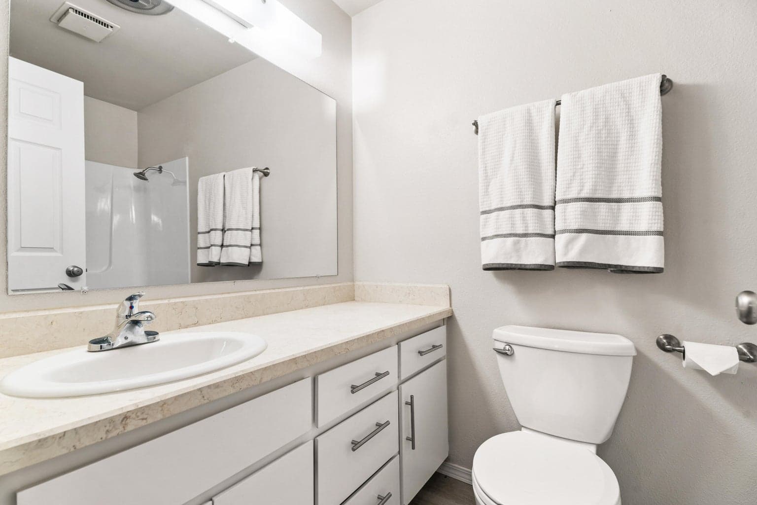 Photo of 2673 SW Evergreen Avenue 15 of 26