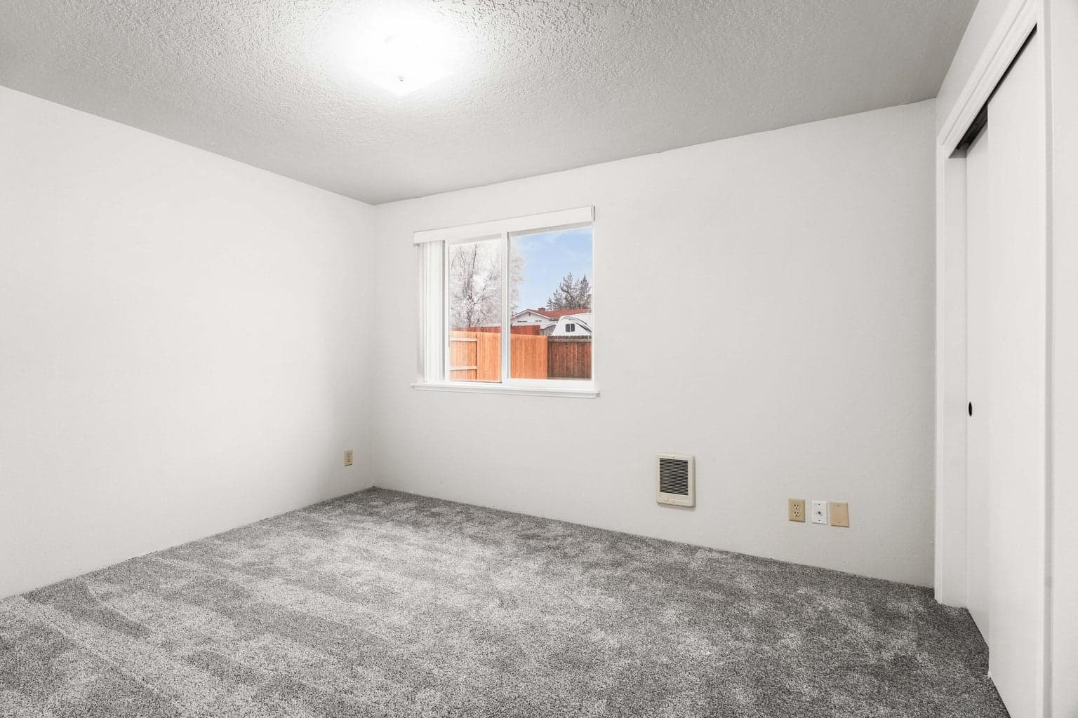 Photo of 2673 SW Evergreen Avenue 16 of 26