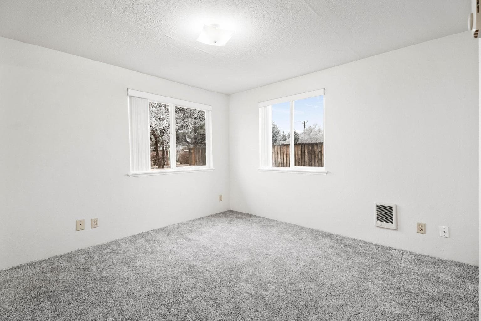 Photo of 2673 SW Evergreen Avenue 17 of 26