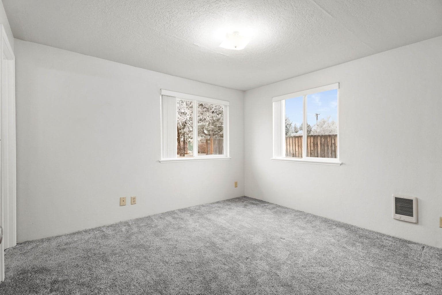 Photo of 2673 SW Evergreen Avenue 18 of 26