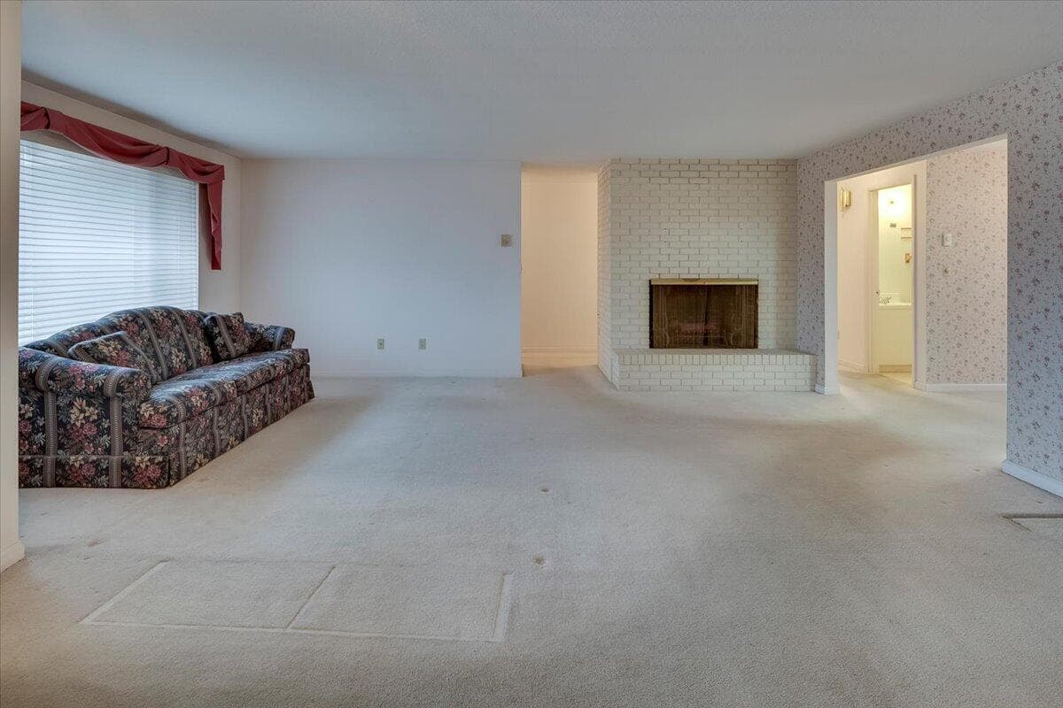 Photo of 1849 SW Canyon Drive 6 of 44