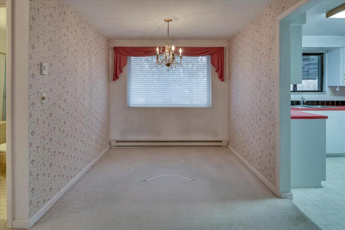 Photo of 1849 SW Canyon Drive 9 of 44