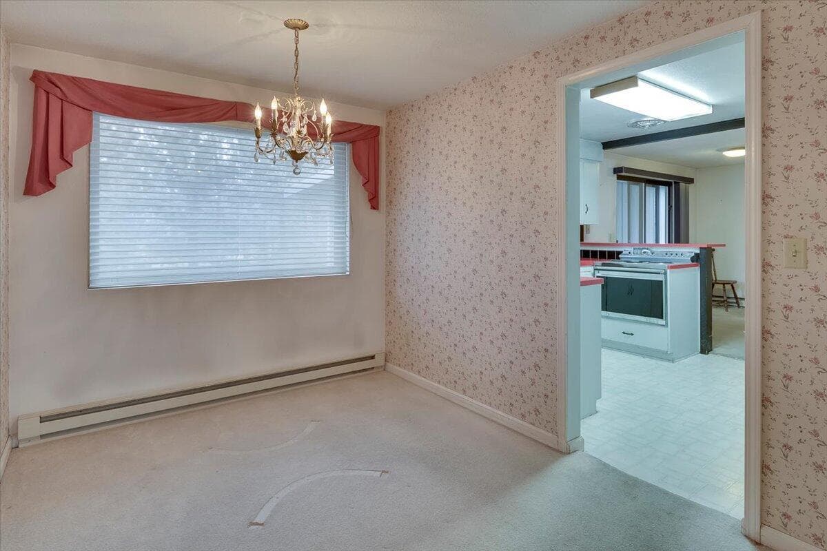 Photo of 1849 SW Canyon Drive 10 of 44