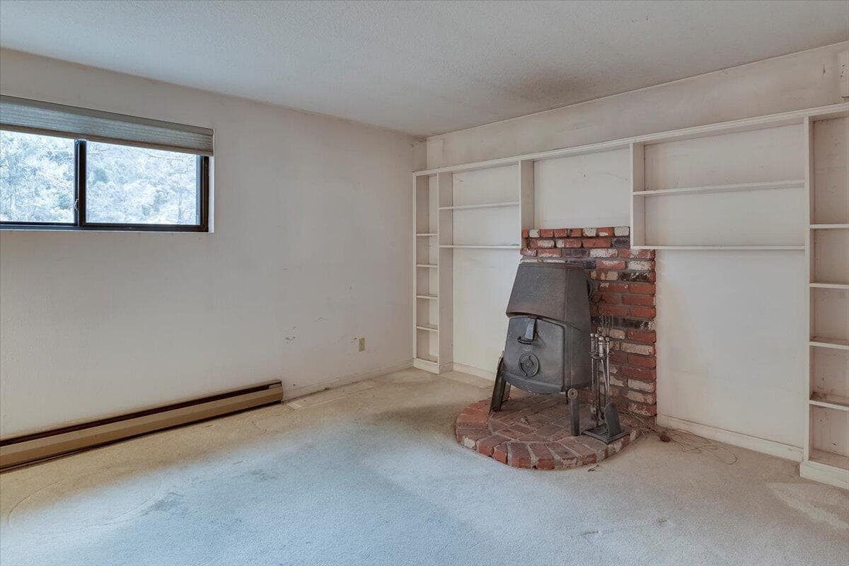 Photo of 1849 SW Canyon Drive 11 of 44
