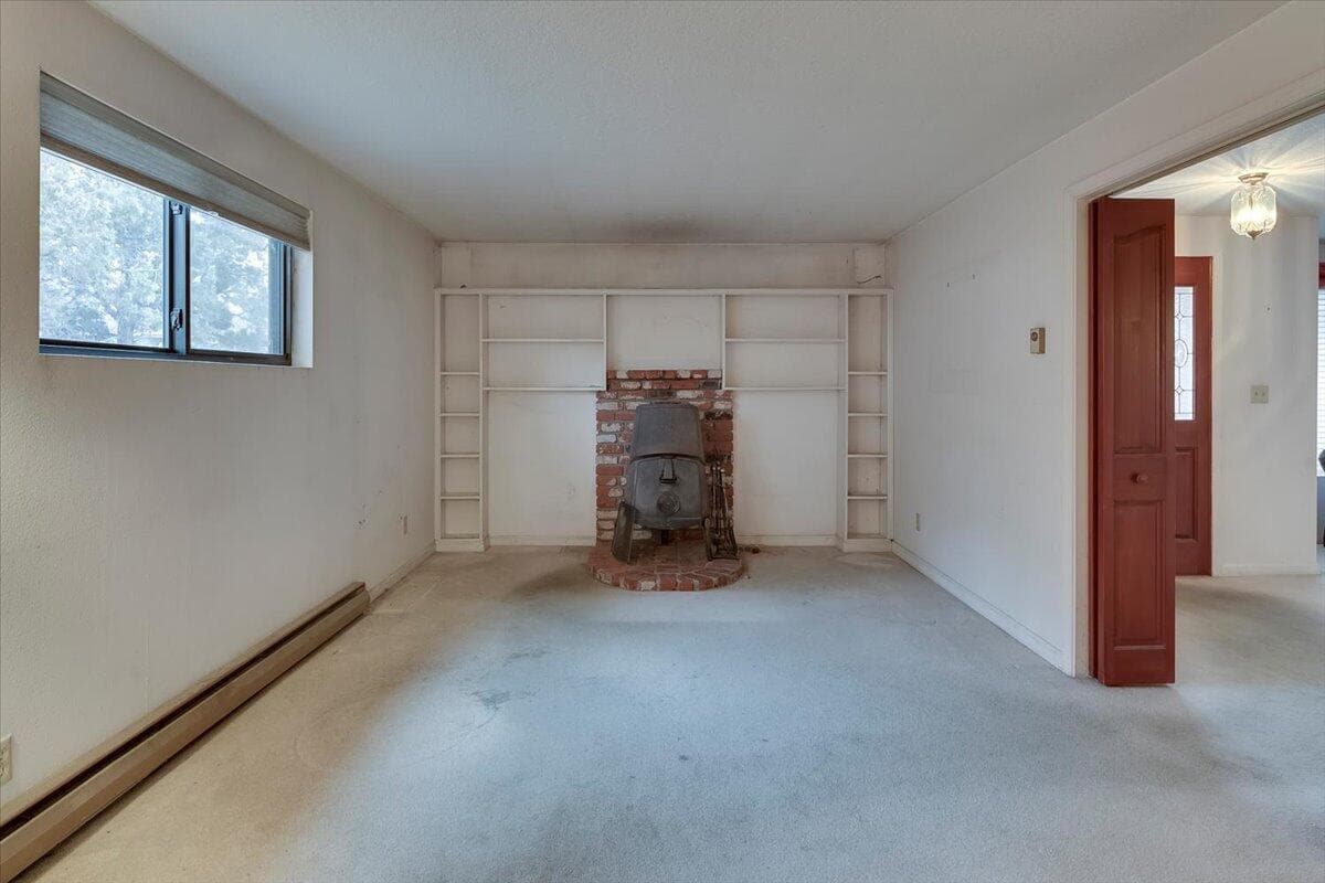 Photo of 1849 SW Canyon Drive 12 of 44