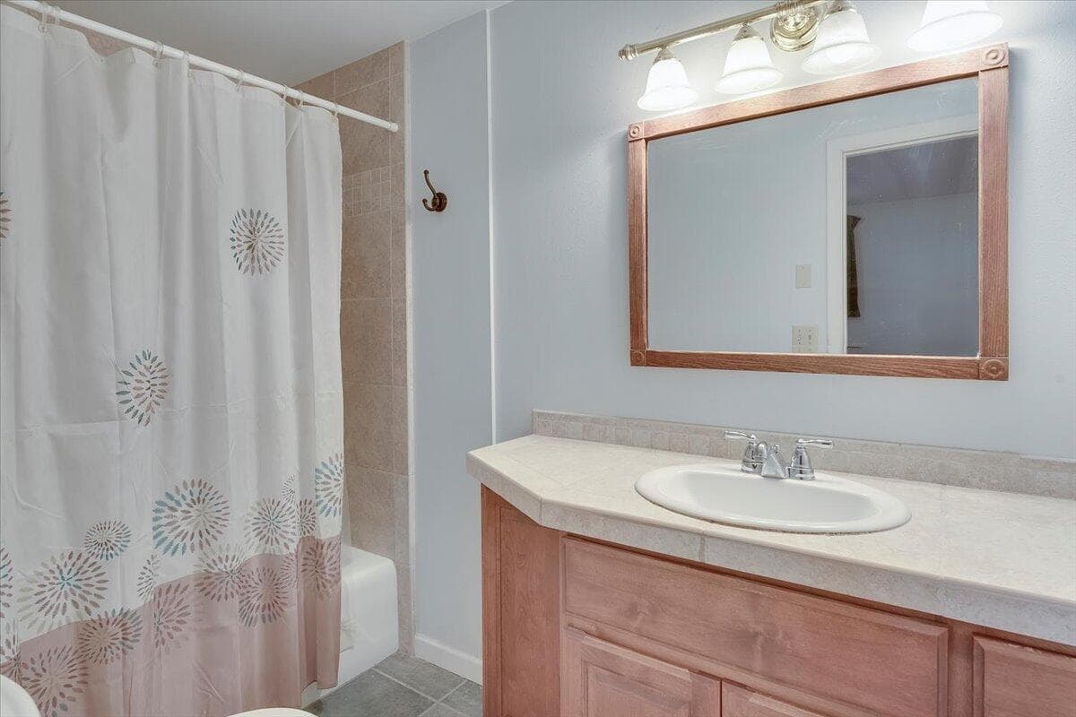 Photo of 1849 SW Canyon Drive 24 of 44