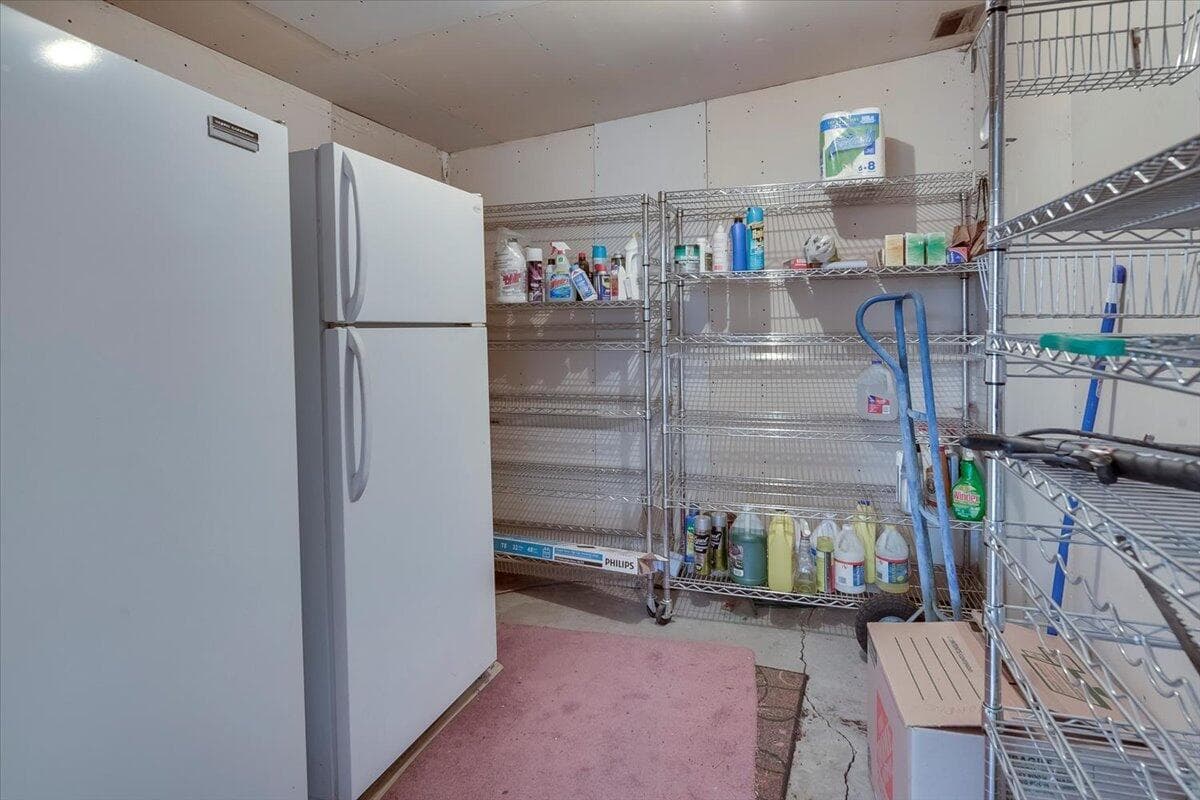 Photo of 1849 SW Canyon Drive 26 of 44