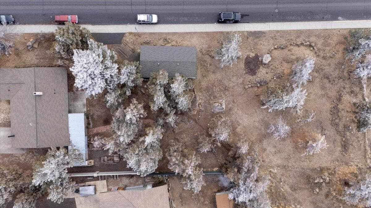 Photo of 1849 SW Canyon Drive 40 of 44