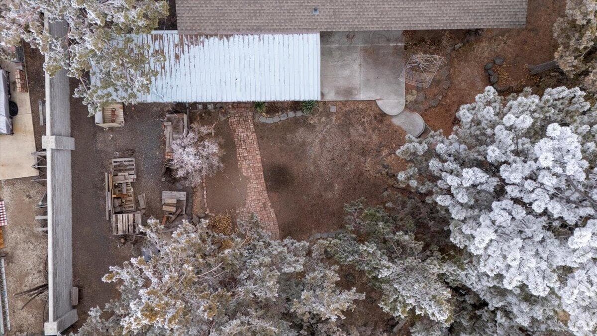 Photo of 1849 SW Canyon Drive 41 of 44