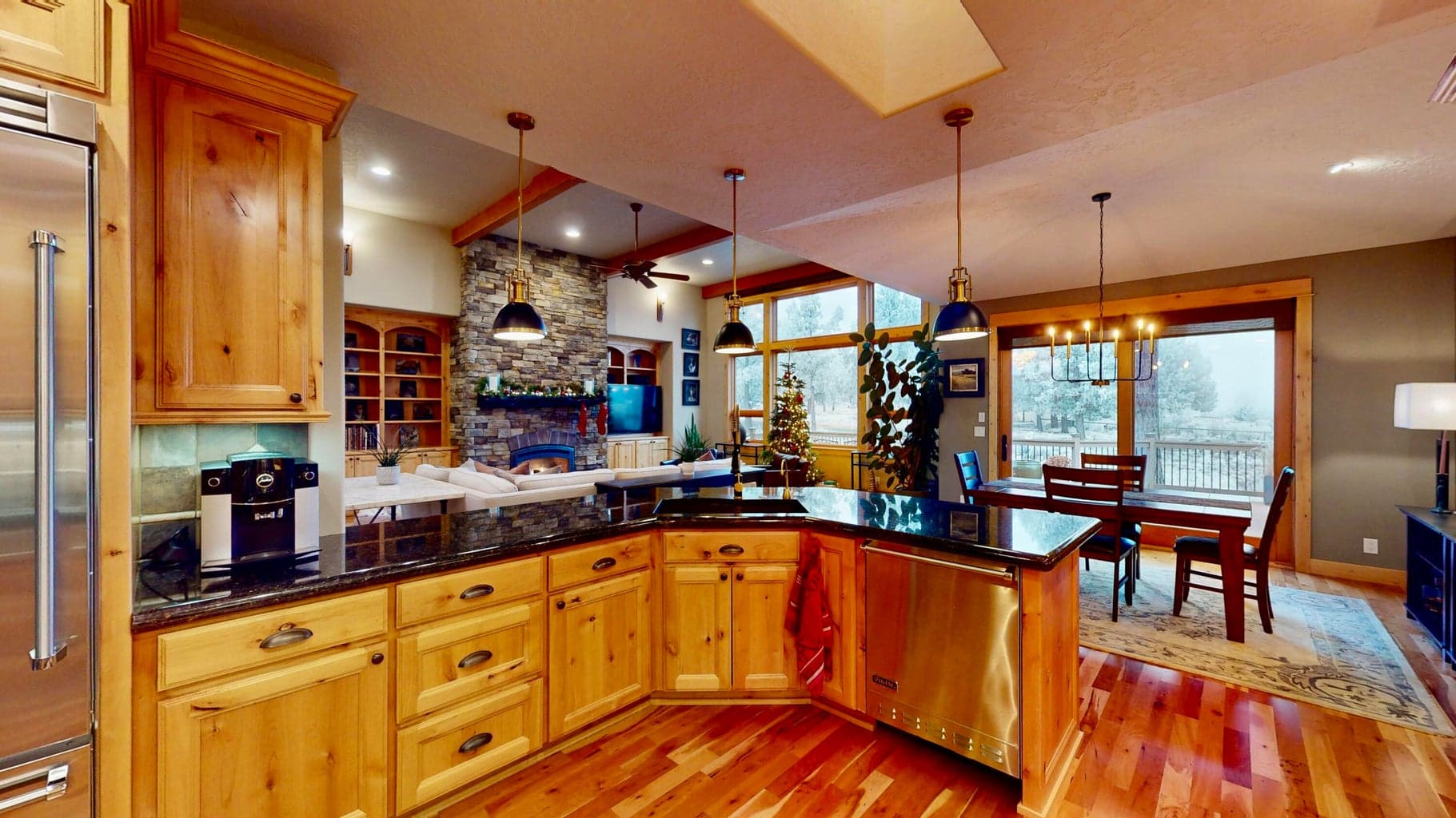 Photo of 17686 Mountain View Road 15 of 37