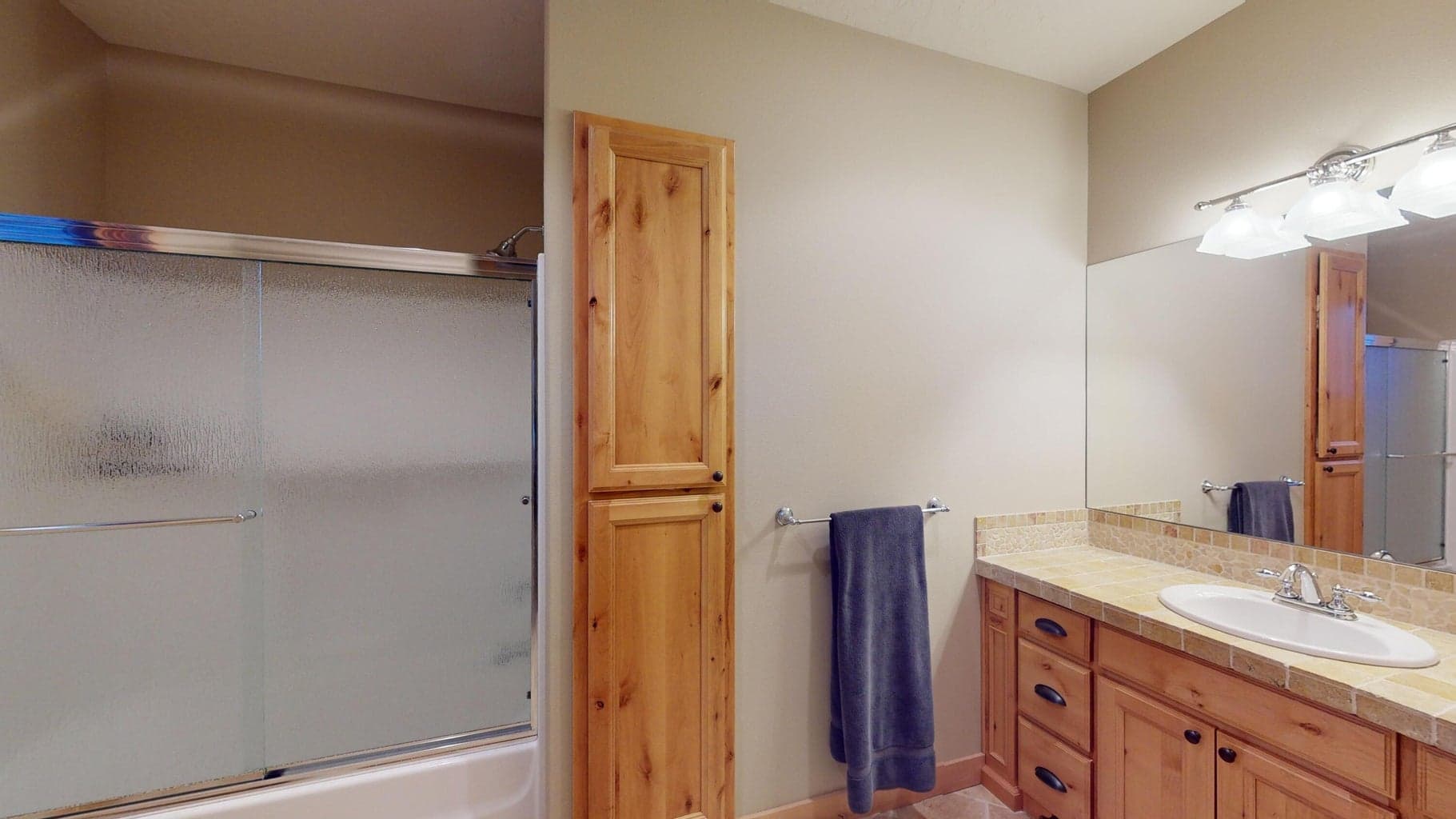 Photo of 17686 Mountain View Road 30 of 37