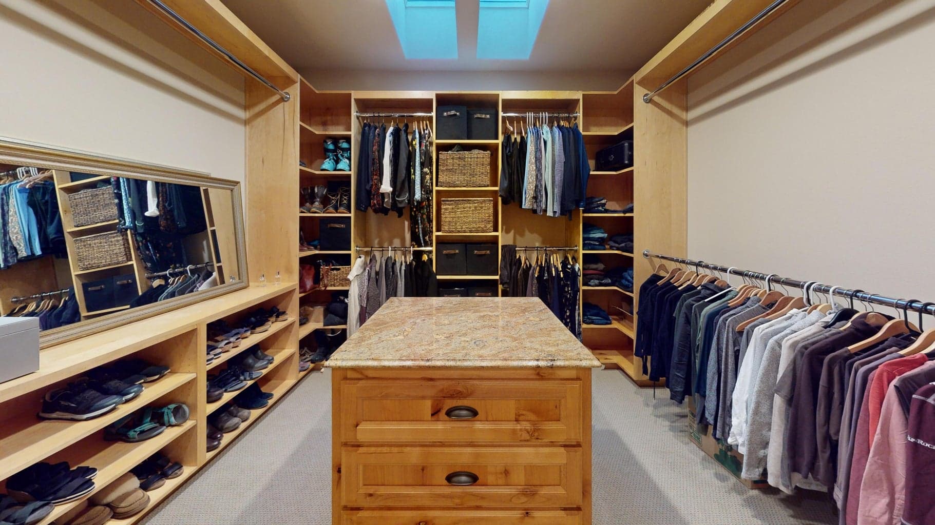Photo of 17686 Mountain View Road 25 of 37