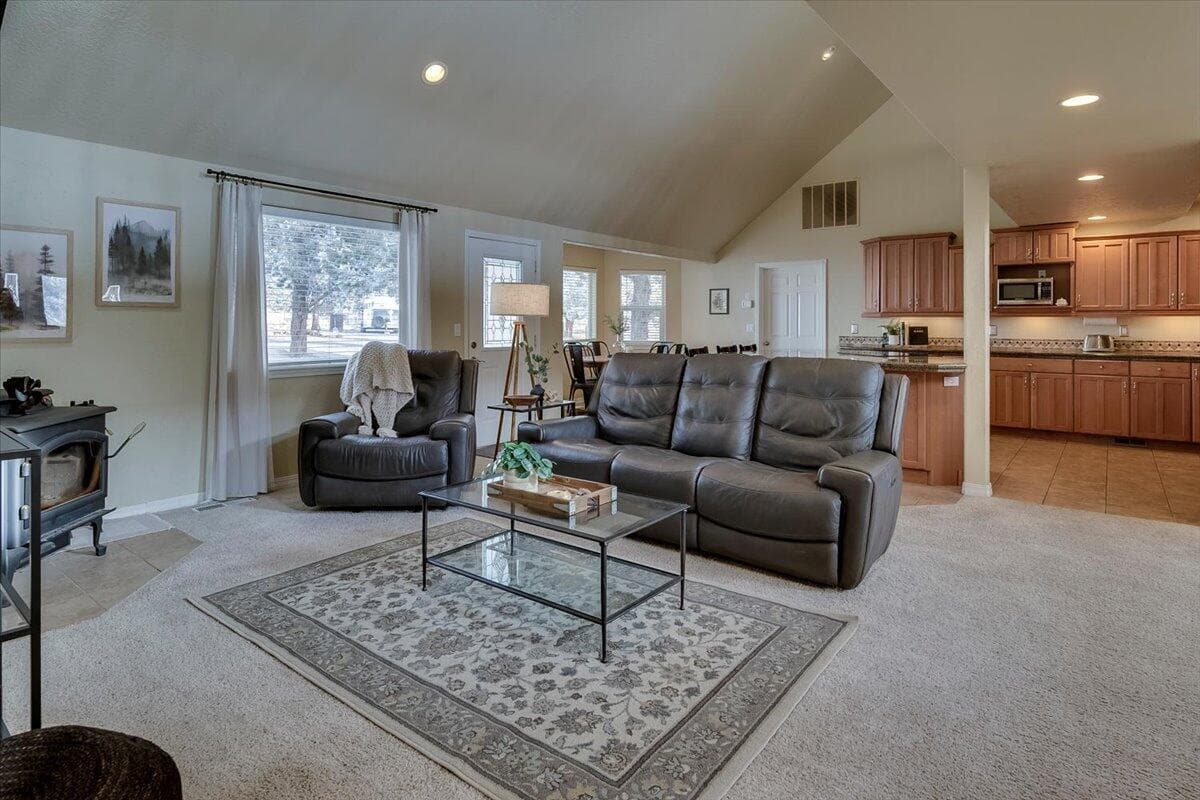 Open living great entertaining space