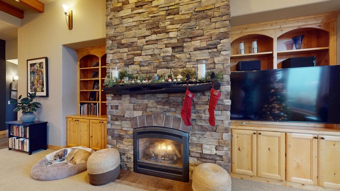 Photo of 17686 Mountain View Road 11 of 37
