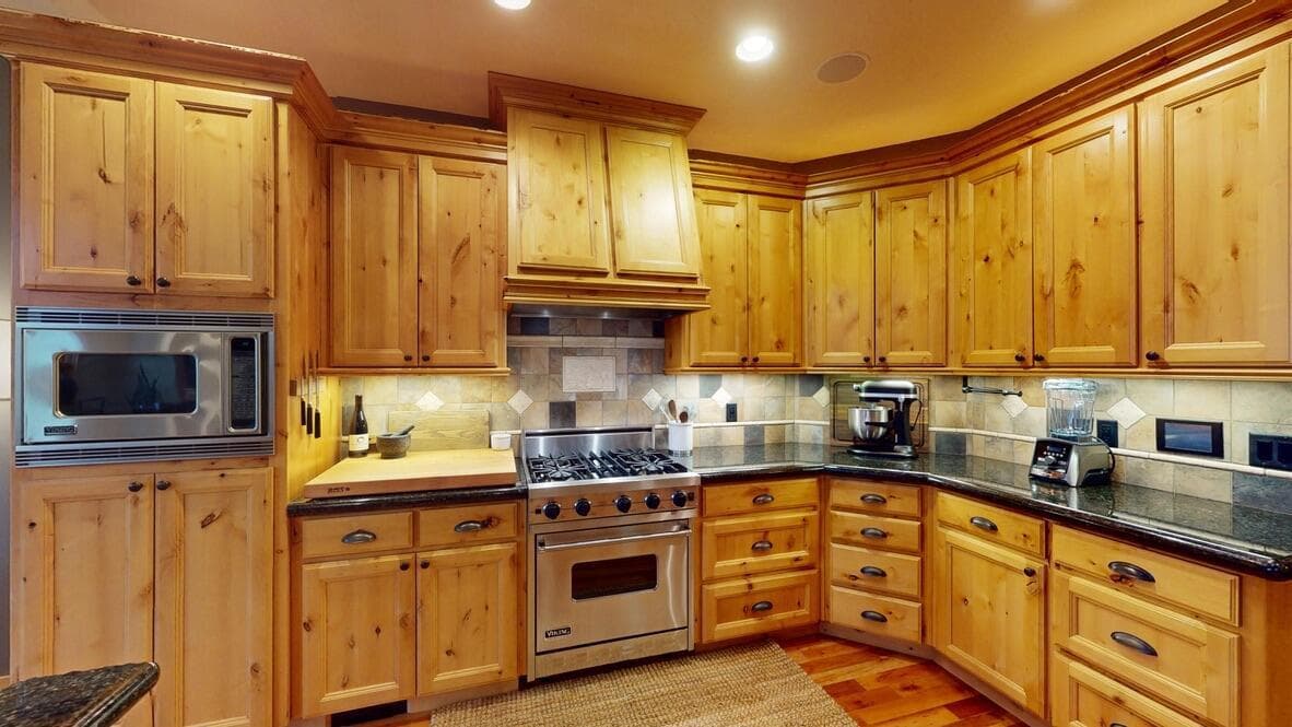 Photo of 17686 Mountain View Road 16 of 37