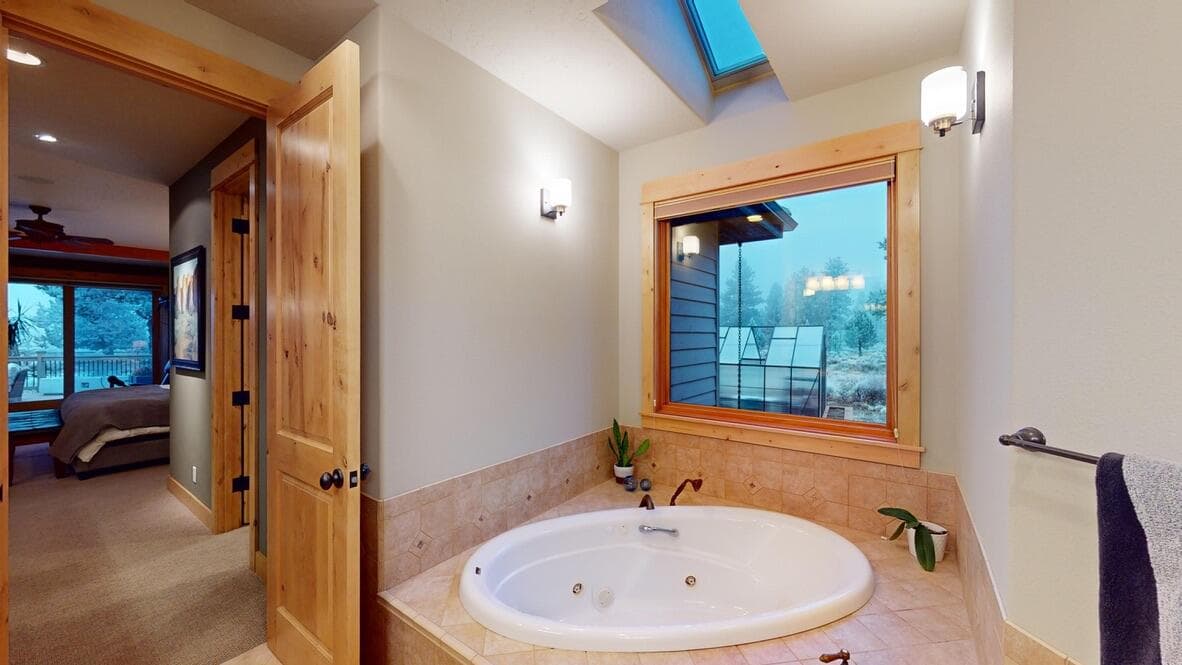 Photo of 17686 Mountain View Road 21 of 37
