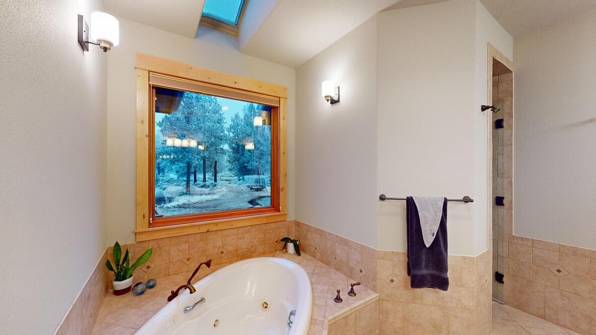 Photo of 17686 Mountain View Road 22 of 37