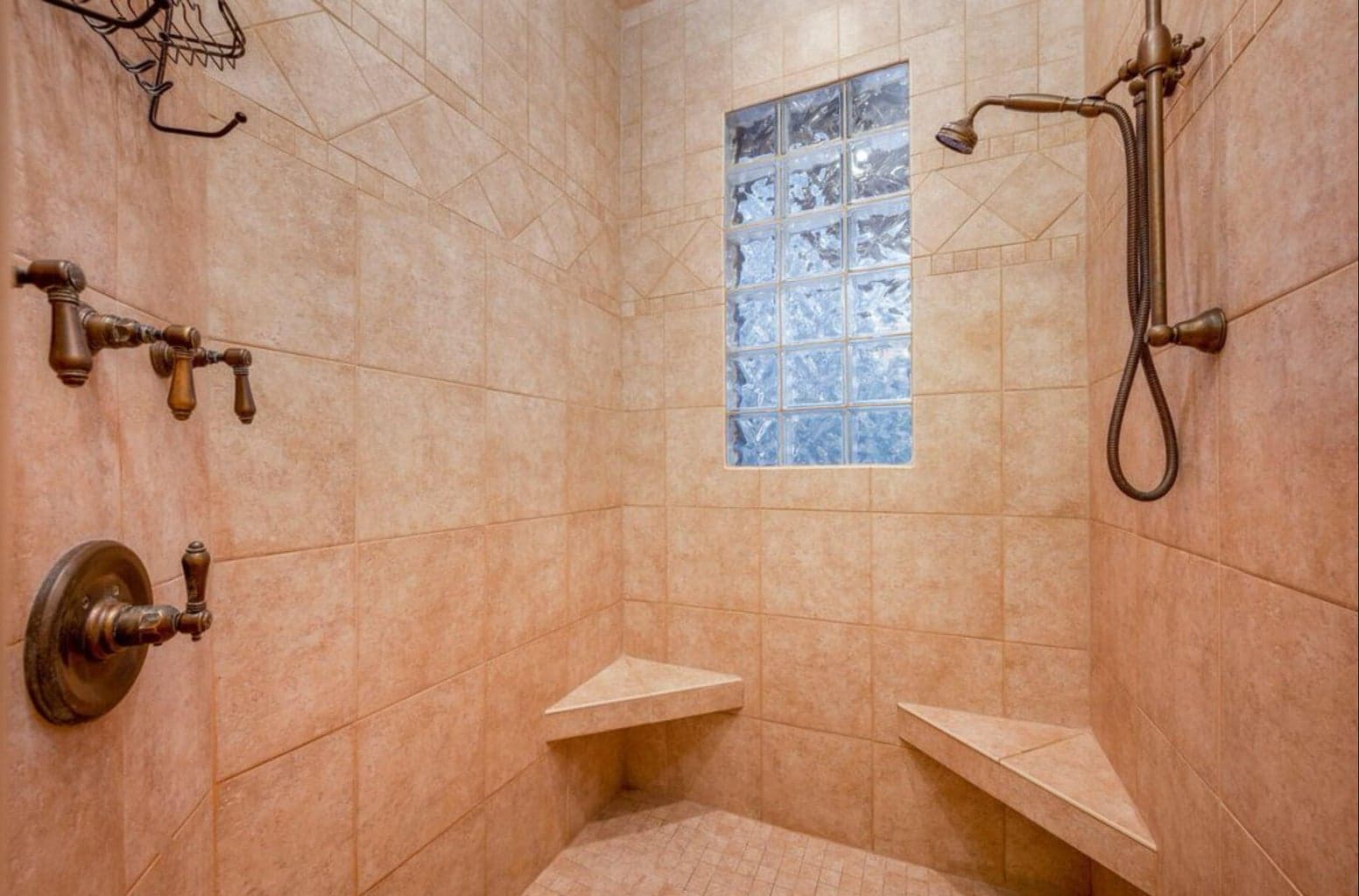 Photo of 17686 Mountain View Road 23 of 37